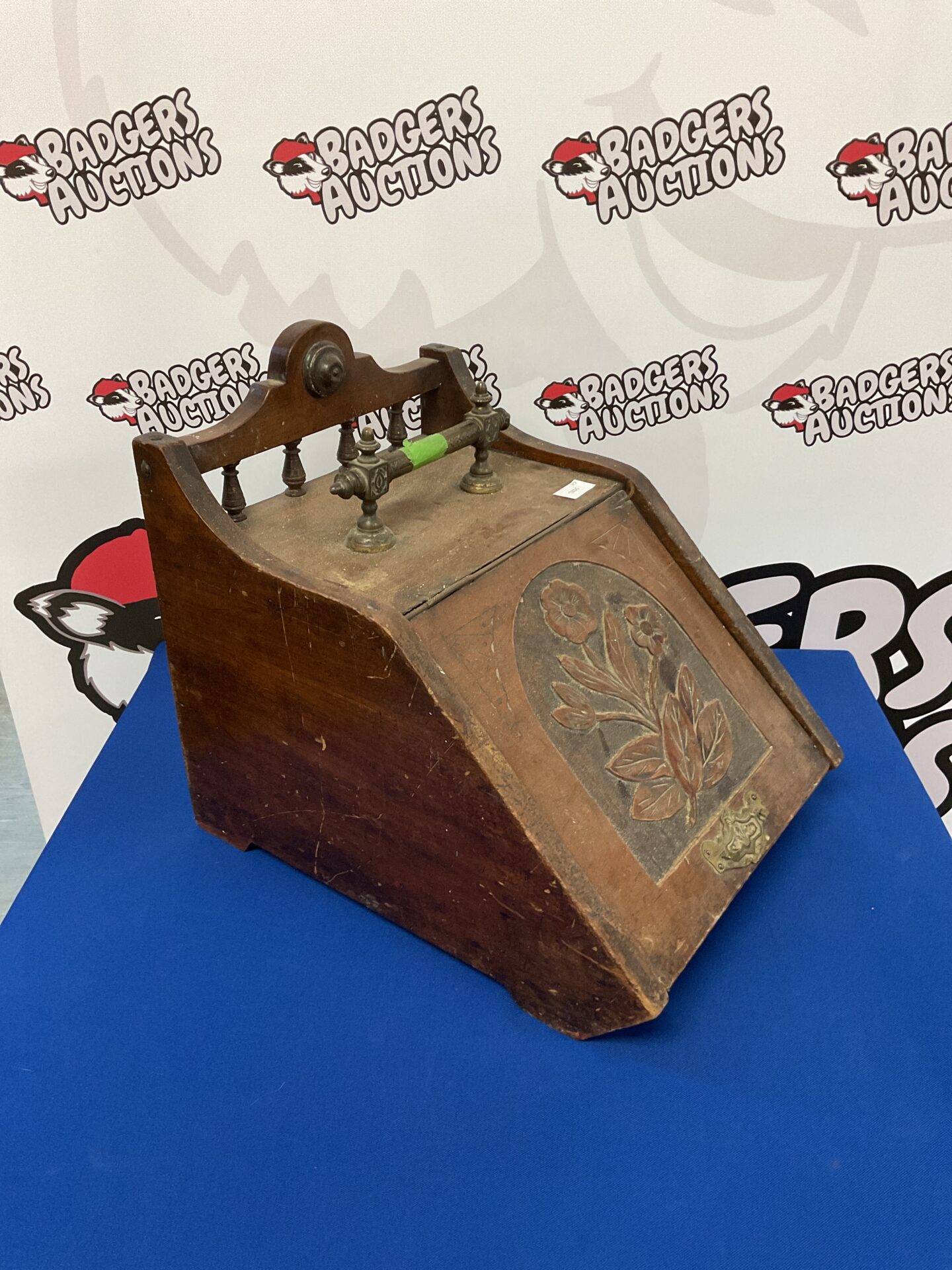 088 Vintage lidded oak coal purdonium box