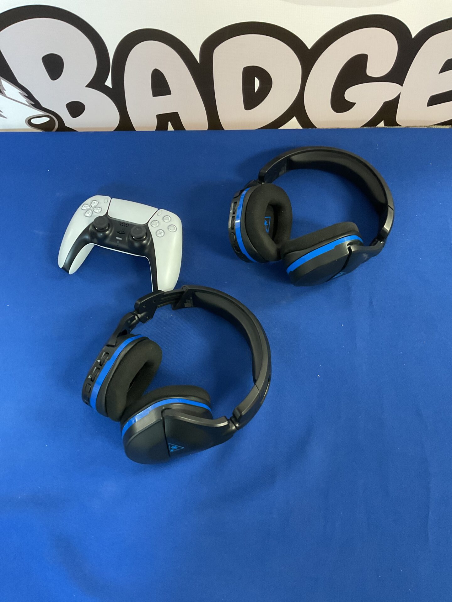 262 PlayStation controller with 2 turtle beach headsets