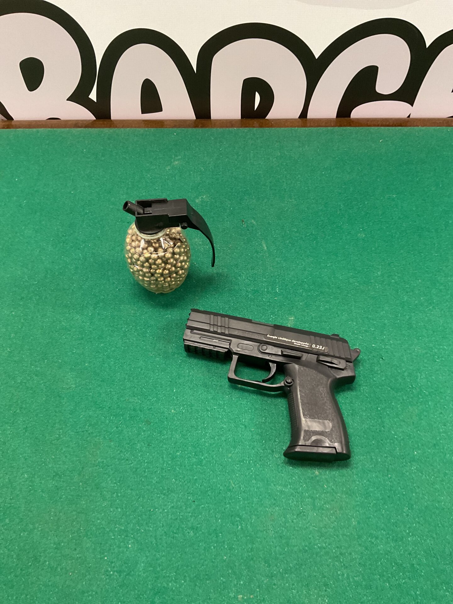 942 Energie cinitique air soft pistol and grenade of Bb’s