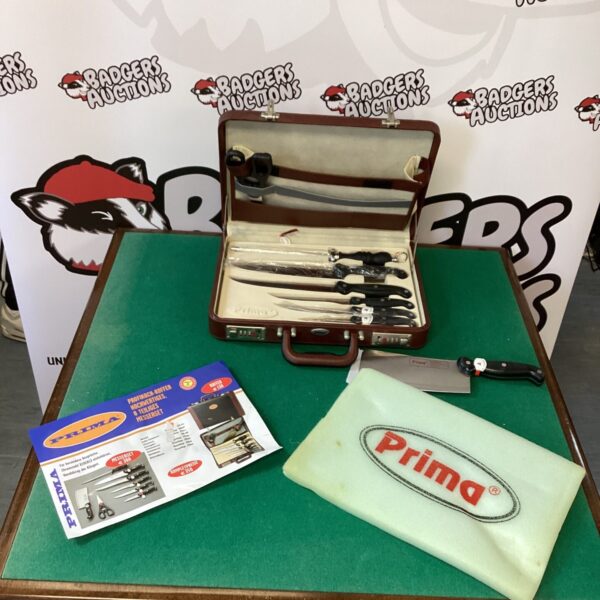 Vintage Prima chefs knife set in a wooden case, kitchen cutlery.