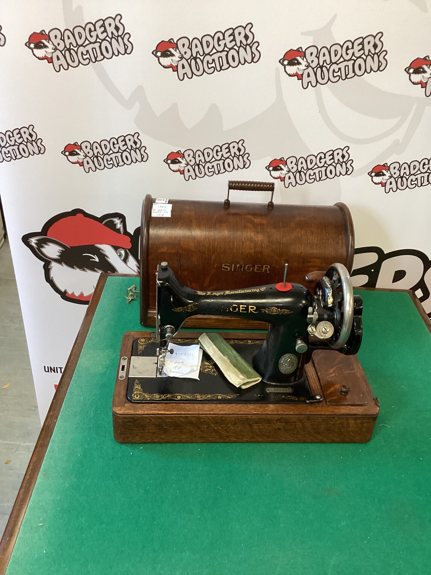 074 1918 Singer No 99 Sewing Machine in Wooden Case with original instruction book