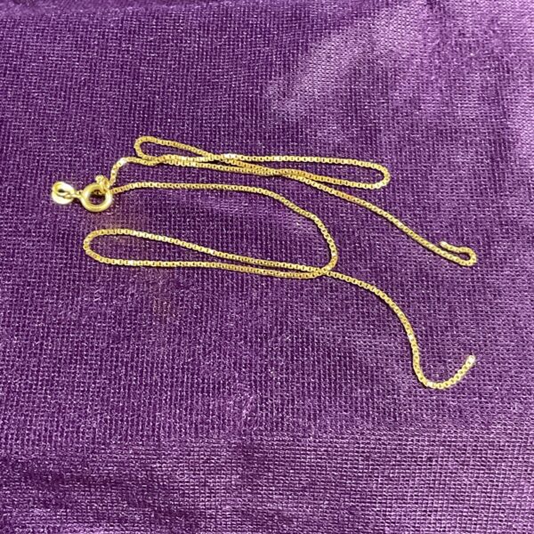 Broken 750 gold necklace for scrap or repair.