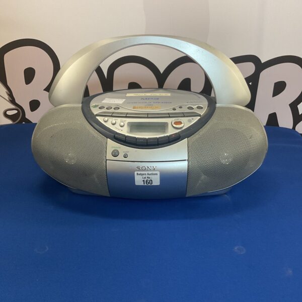 Vintage Sony CFD-S33 CD cassette player boombox radio.