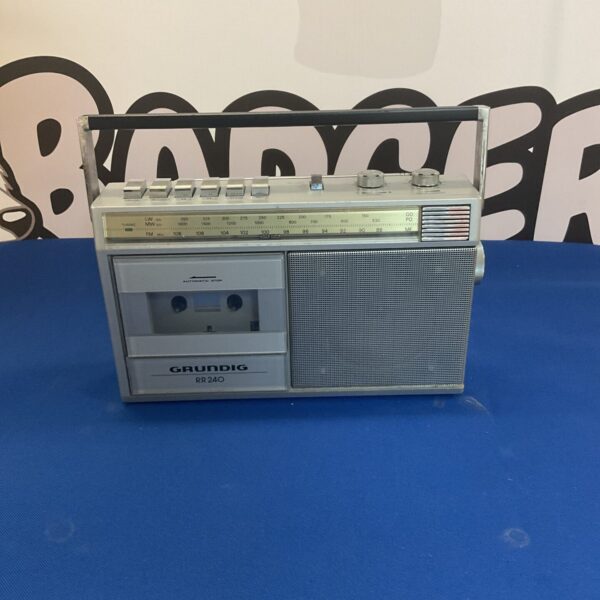 Vintage Grundig RR240 radio and cassette player in good condition.
