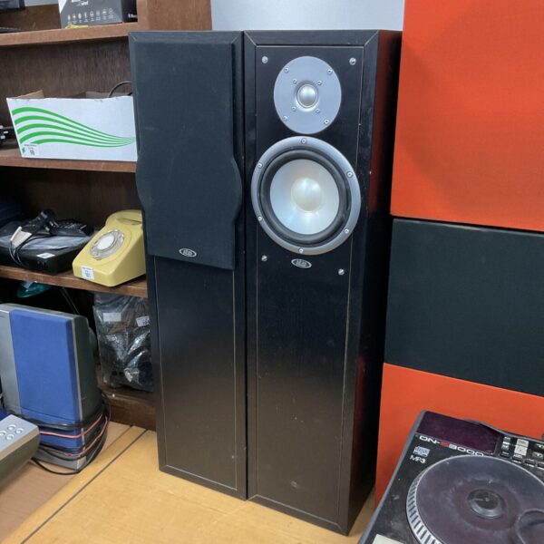 Vintage Eltax Liberty 5+ speakers, one missing grill.