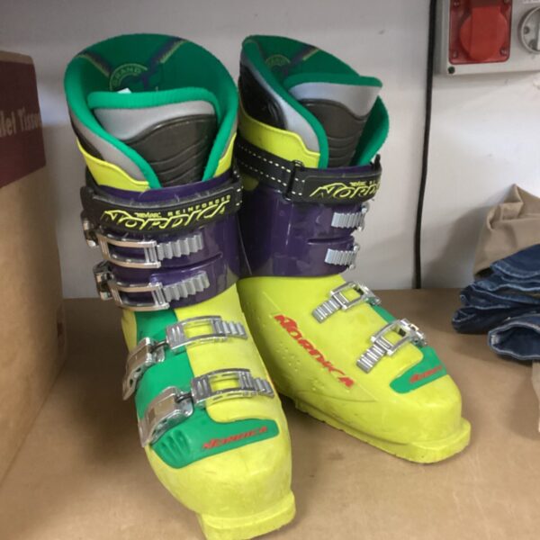 Yellow and black Nordica Kevlar snowboard boots, vintage 1990s style.