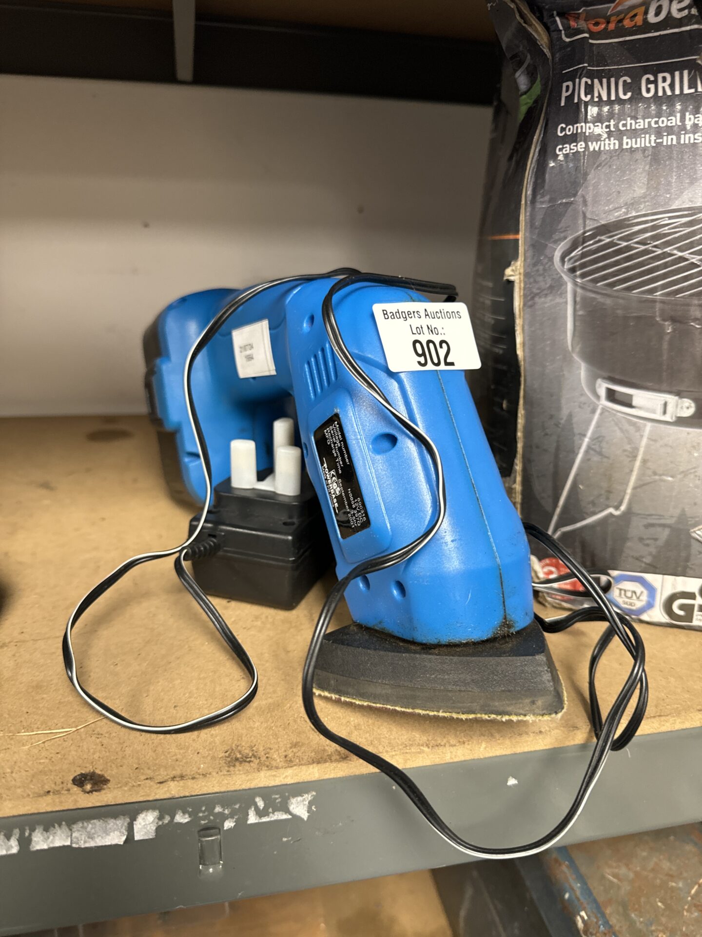 902 Powerbase cordless nibbler sander – working, battery health unknown
