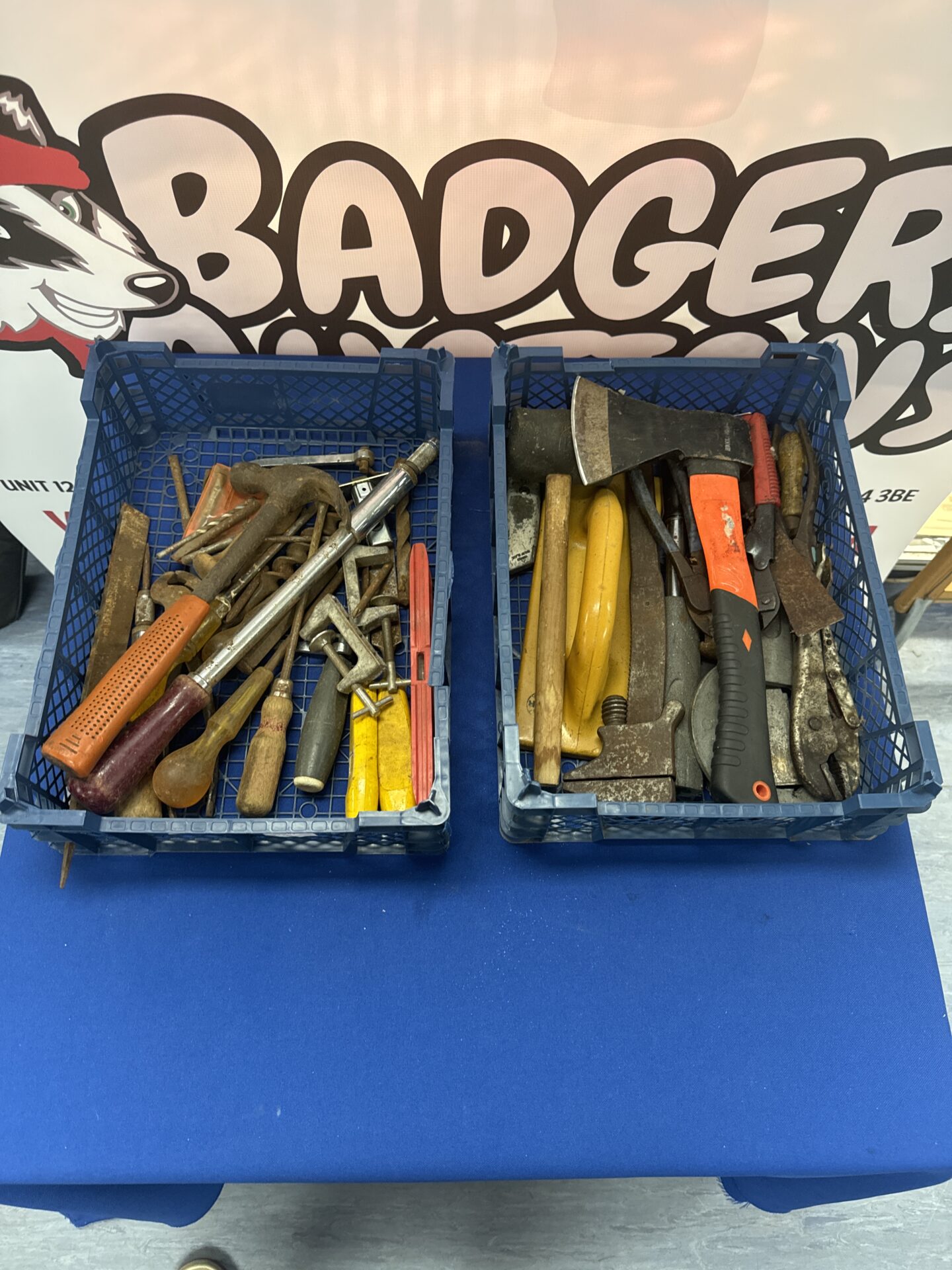 868 Two trays of hand tools