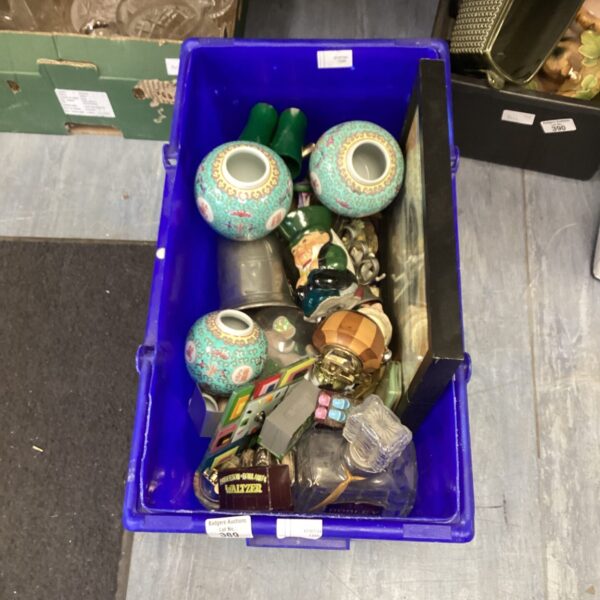Mixed lot of vintage collectibles including china vases.