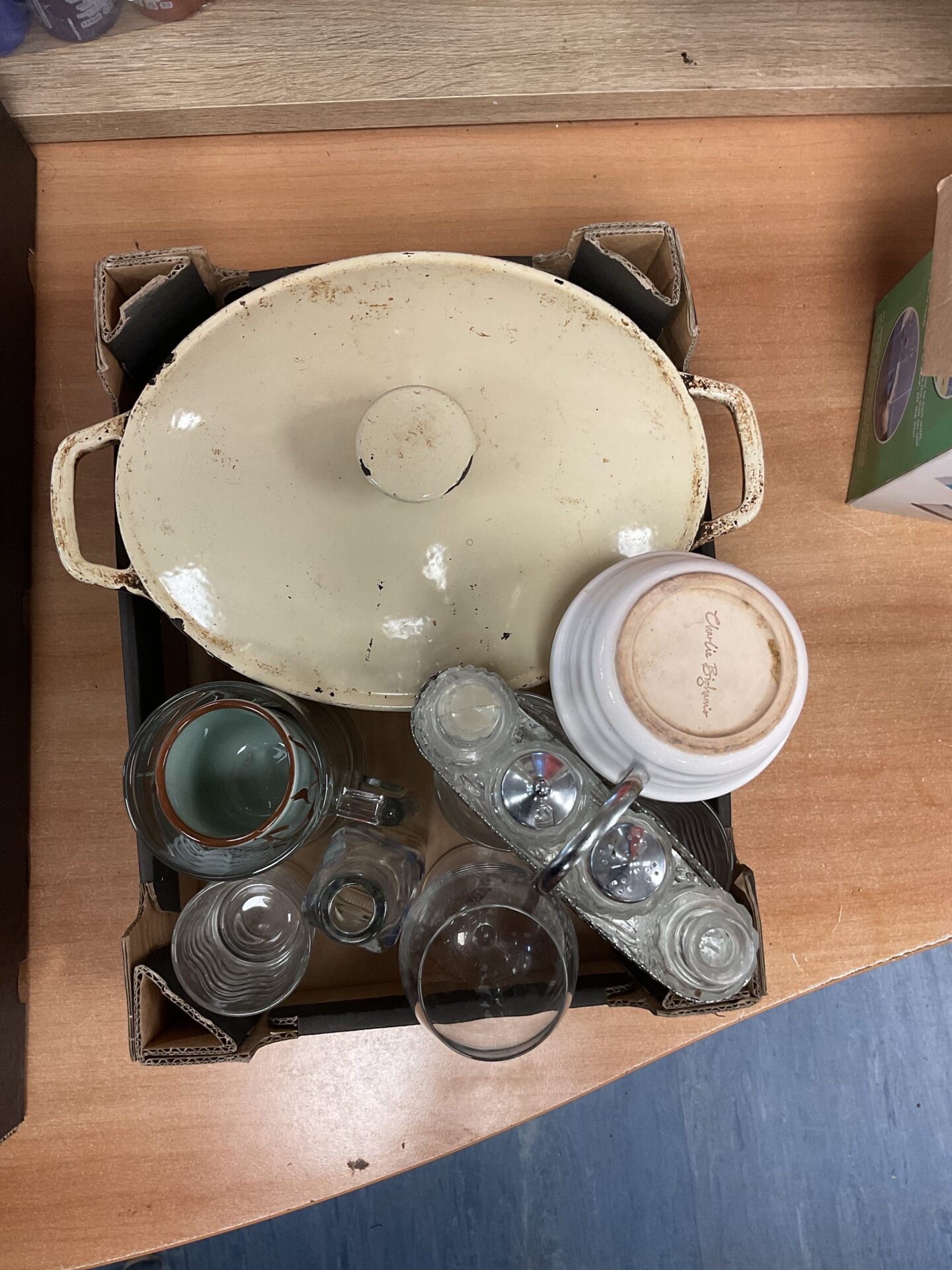 414 Tray of glassware and cast iron cooking dish