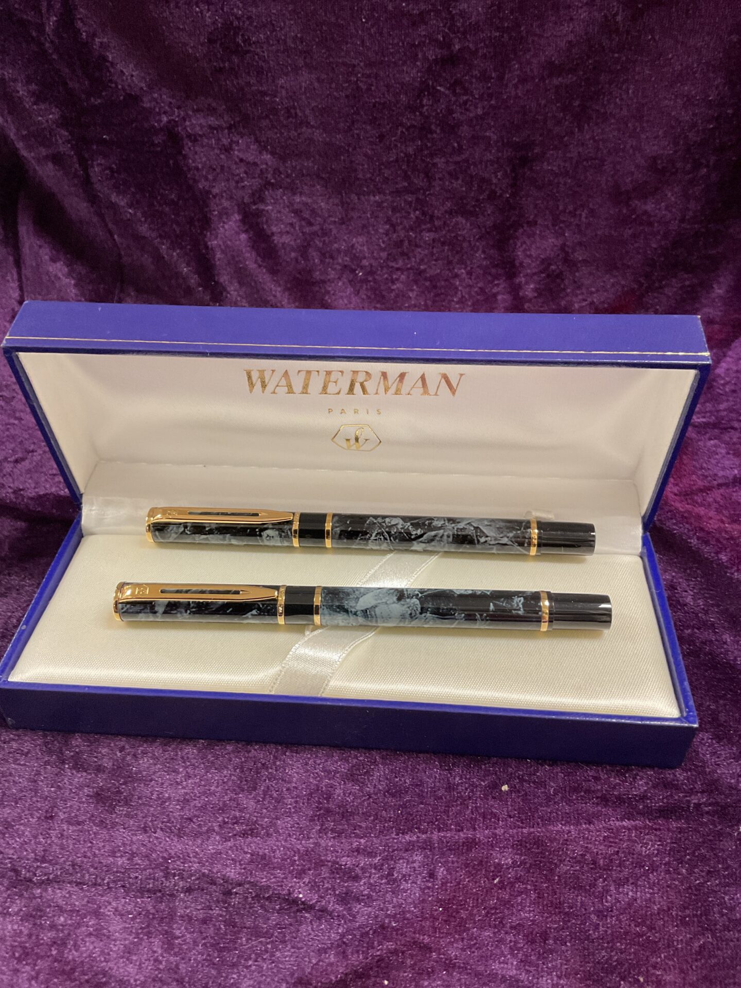 750 Pair of waterman grey marbled fountain and ball point pen set