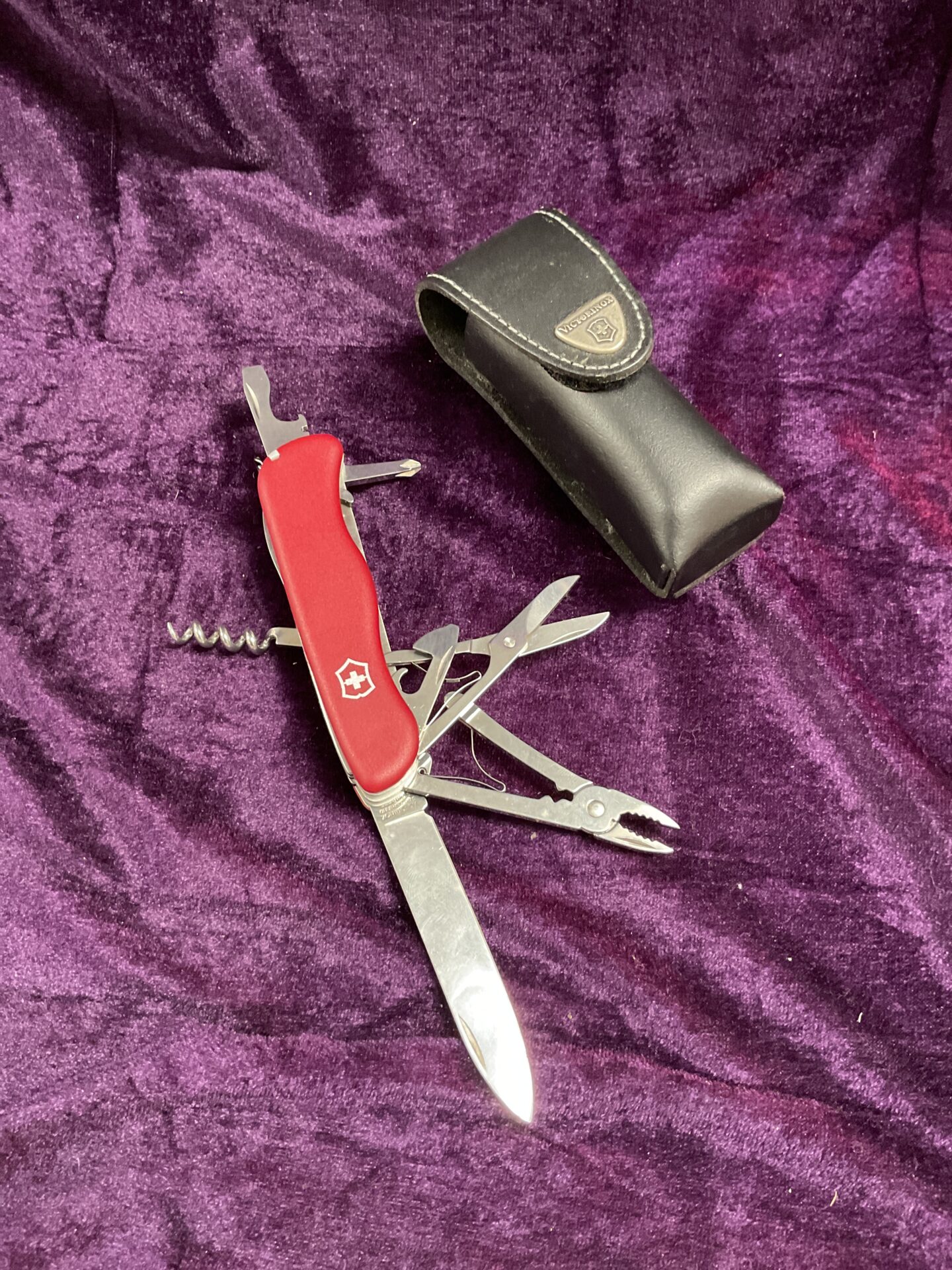 751 Victorinox Swiss army Multi tool knife with belt case