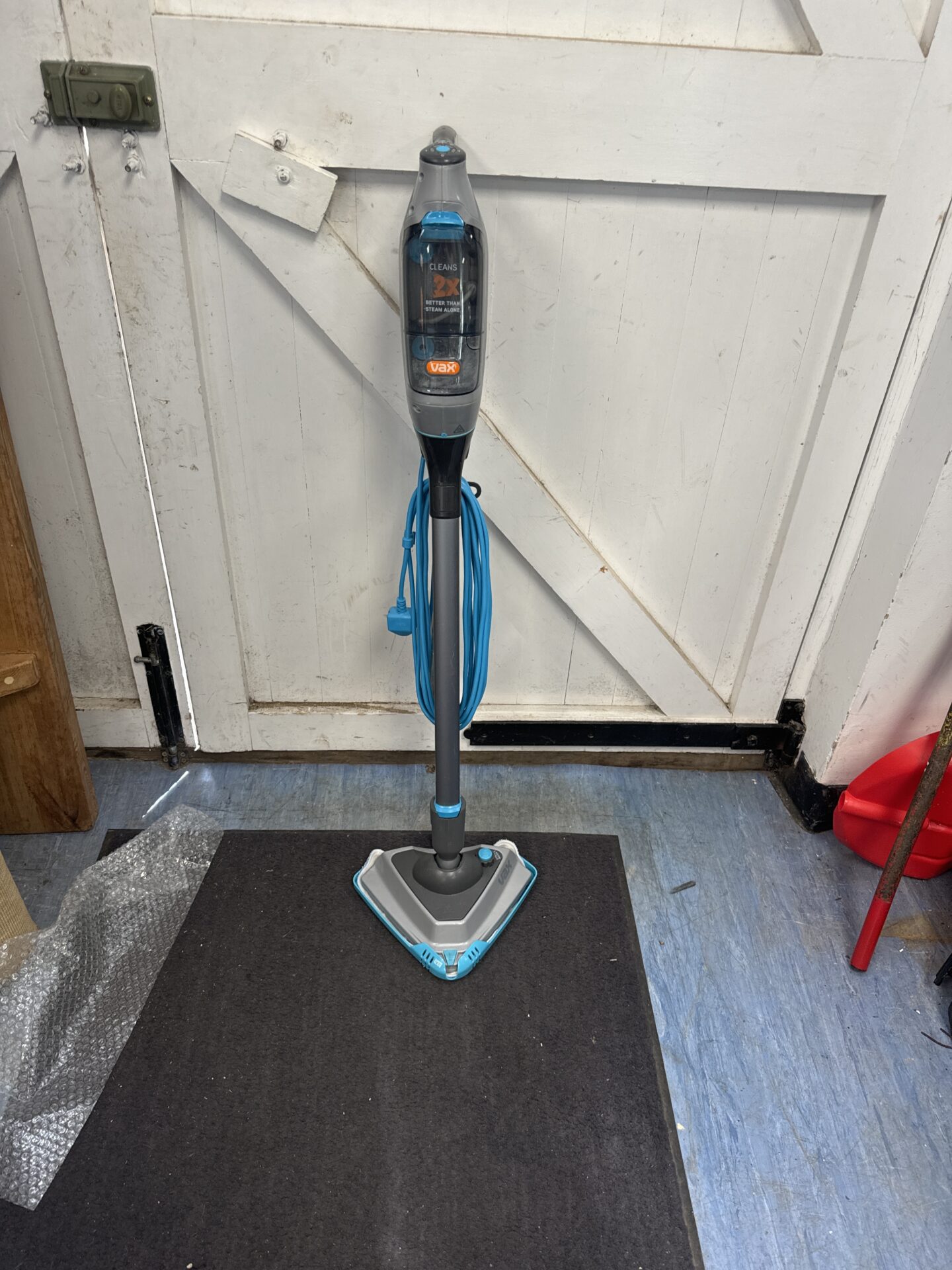 966 Vax steamfresh power plus steam mop – powers on when plugged in