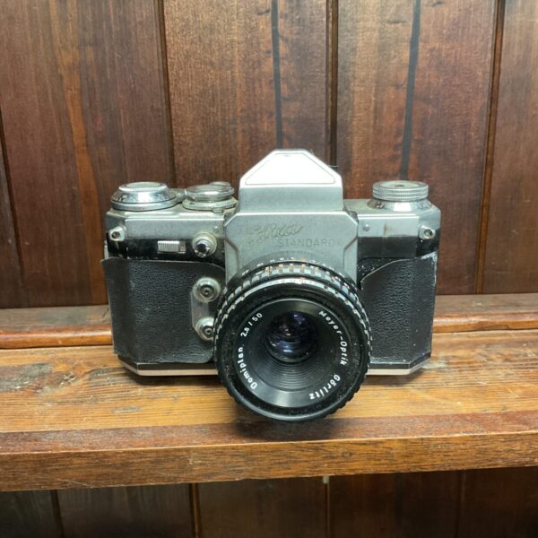 Vintage Edixa Standard 35mm camera with lens.