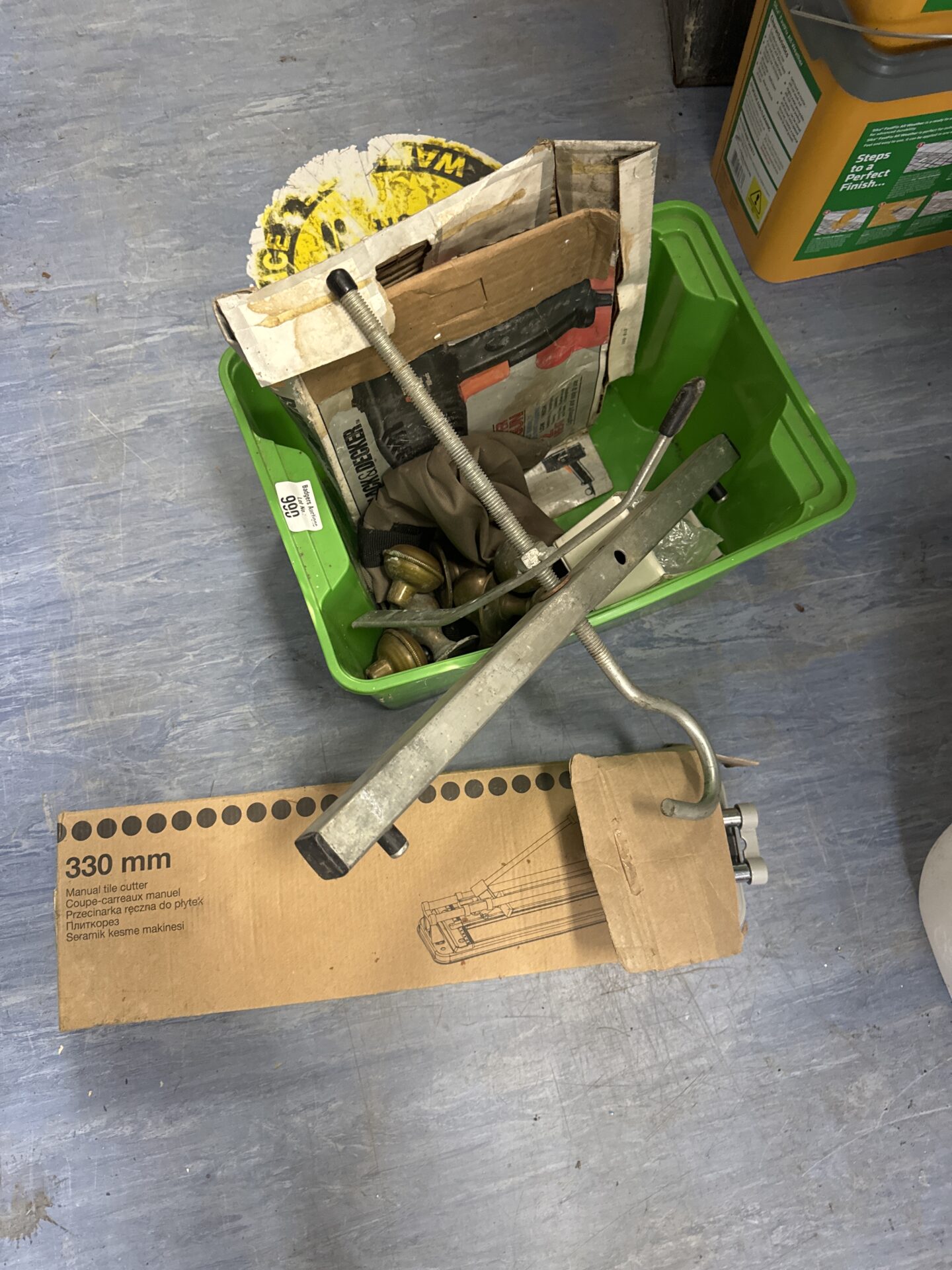 1026 Box of assorted shed clearance items