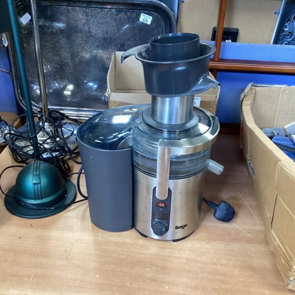 Silver Sage food blender, model BBL520, kitchen appliance.
