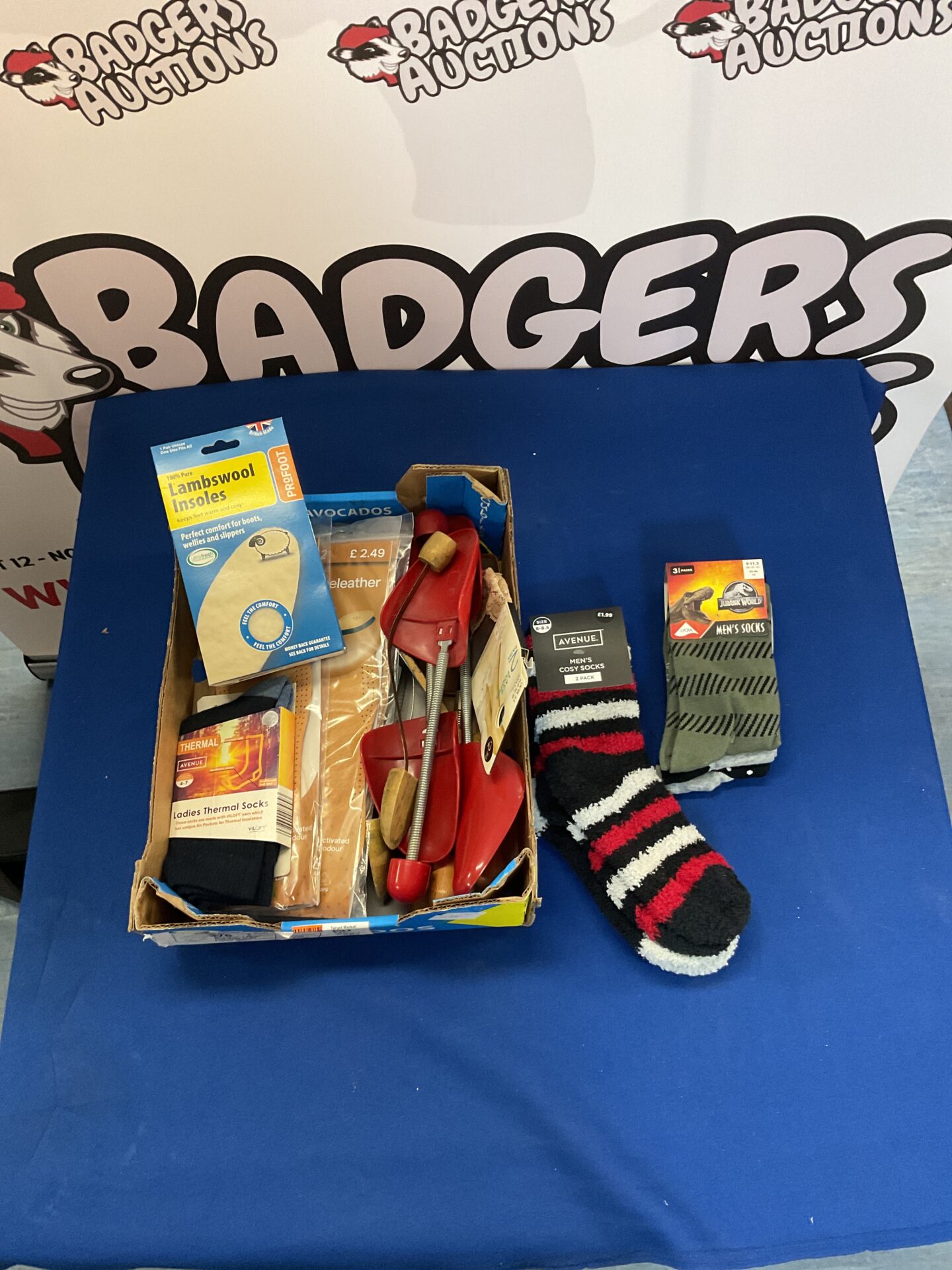 419 Tray of socks and insoles