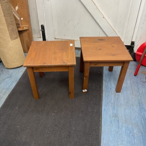 Pair of vintage wooden small coffee tables in warm tone.