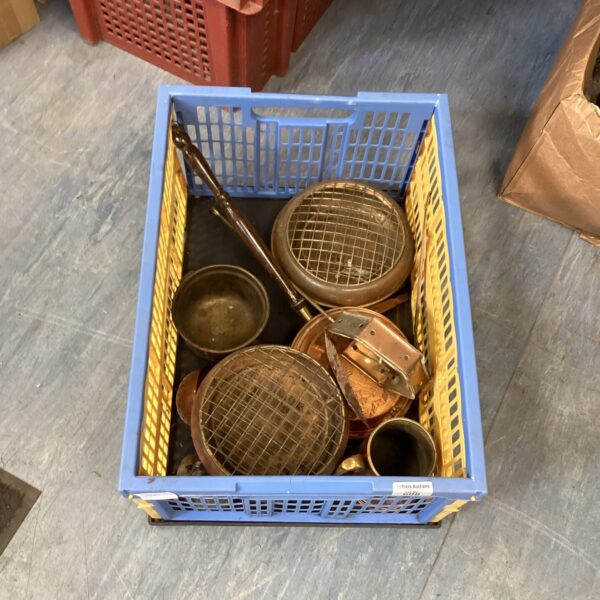 Vintage brassware lot featuring pots and pans.