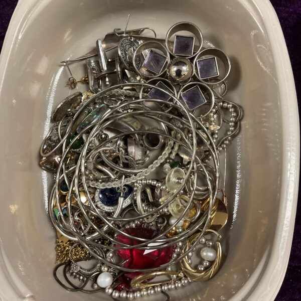 Tray of mixed vintage and costume jewellery, including brooches and earrings.