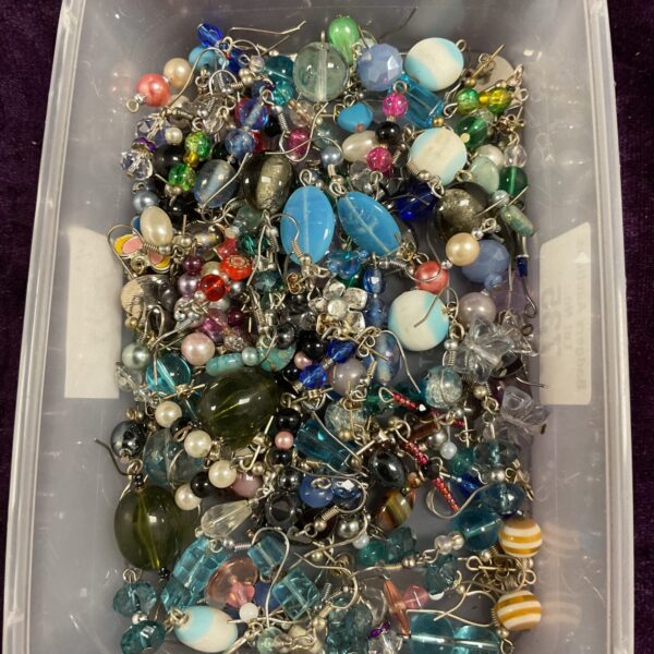 Large lot of assorted earrings, costume jewellery collection.