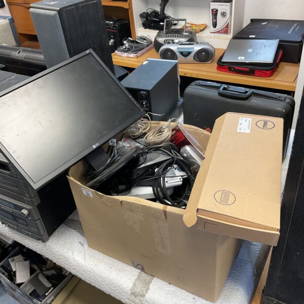 Mixed electrical lot featuring an LG monitor and Dell keyboard.