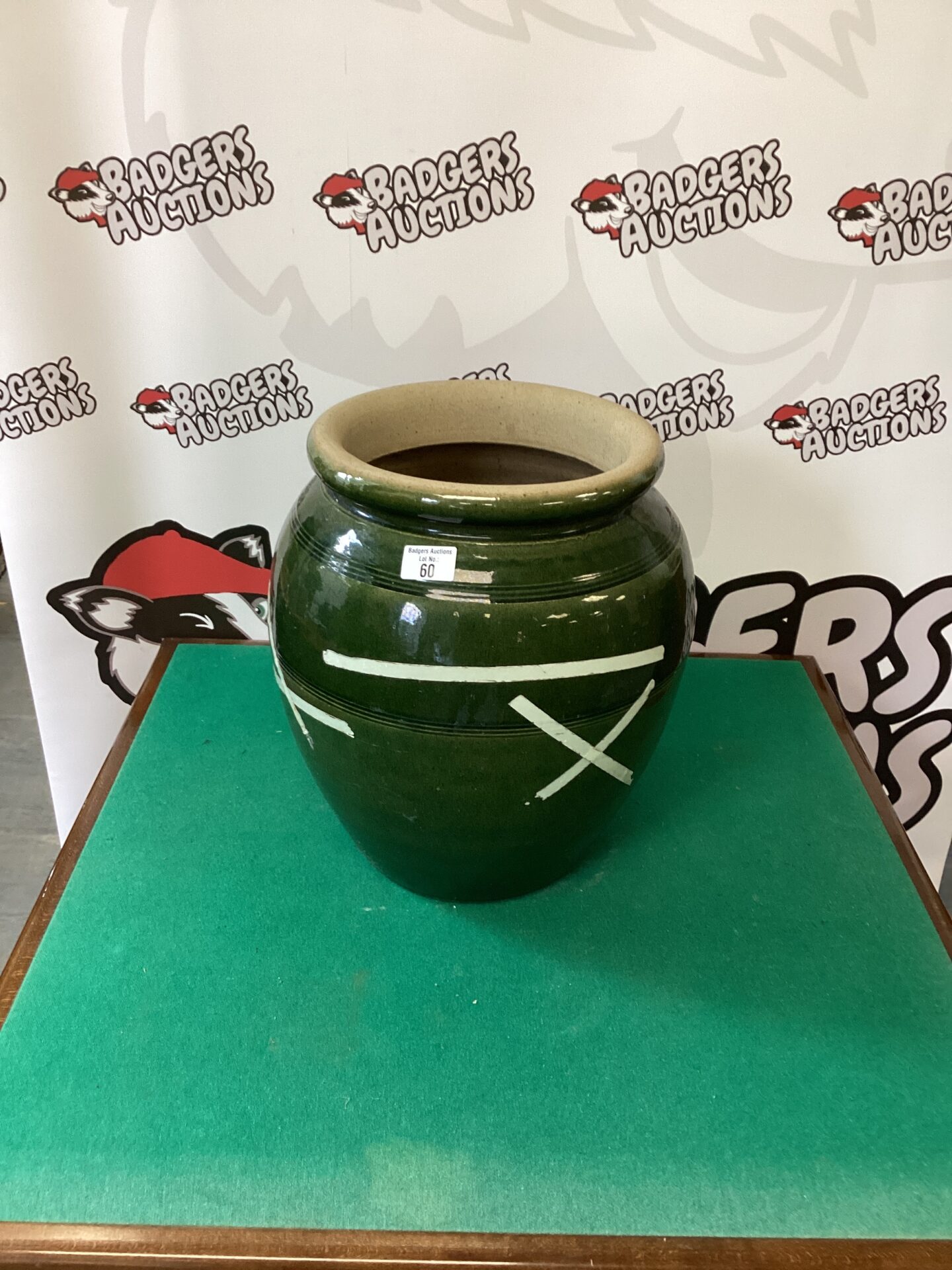 060 Large Earthenware Garden Pot