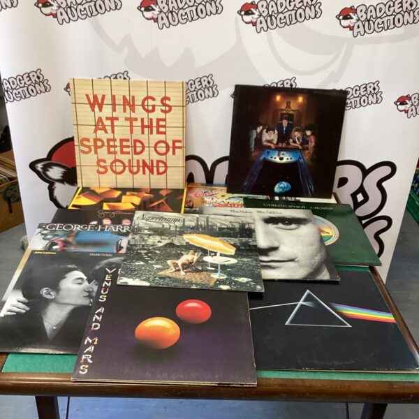 Vintage vinyl record lot featuring Pink Floyd and Wings albums.