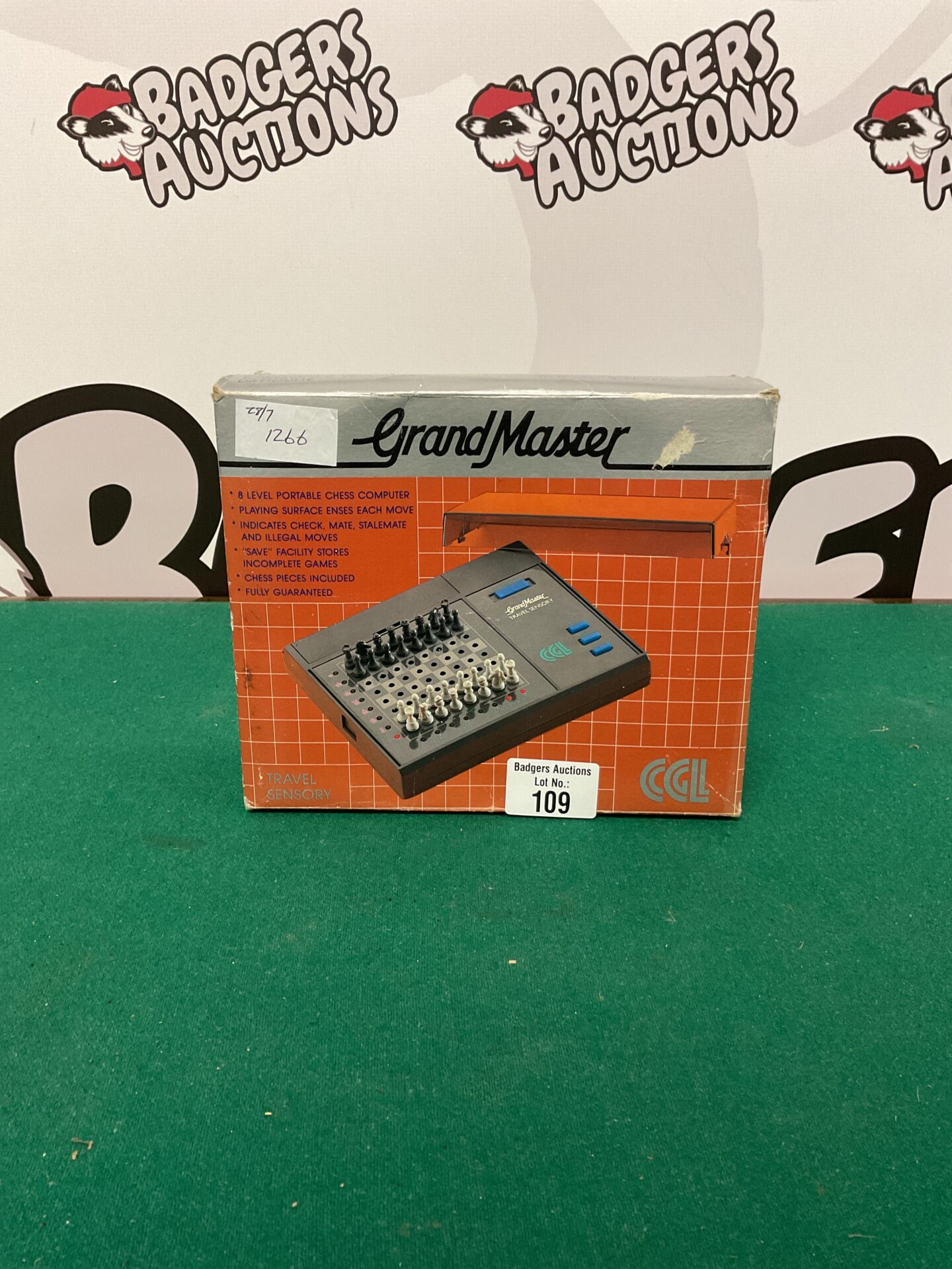 122 CGLL Grandmaster 8 level portable chess computer