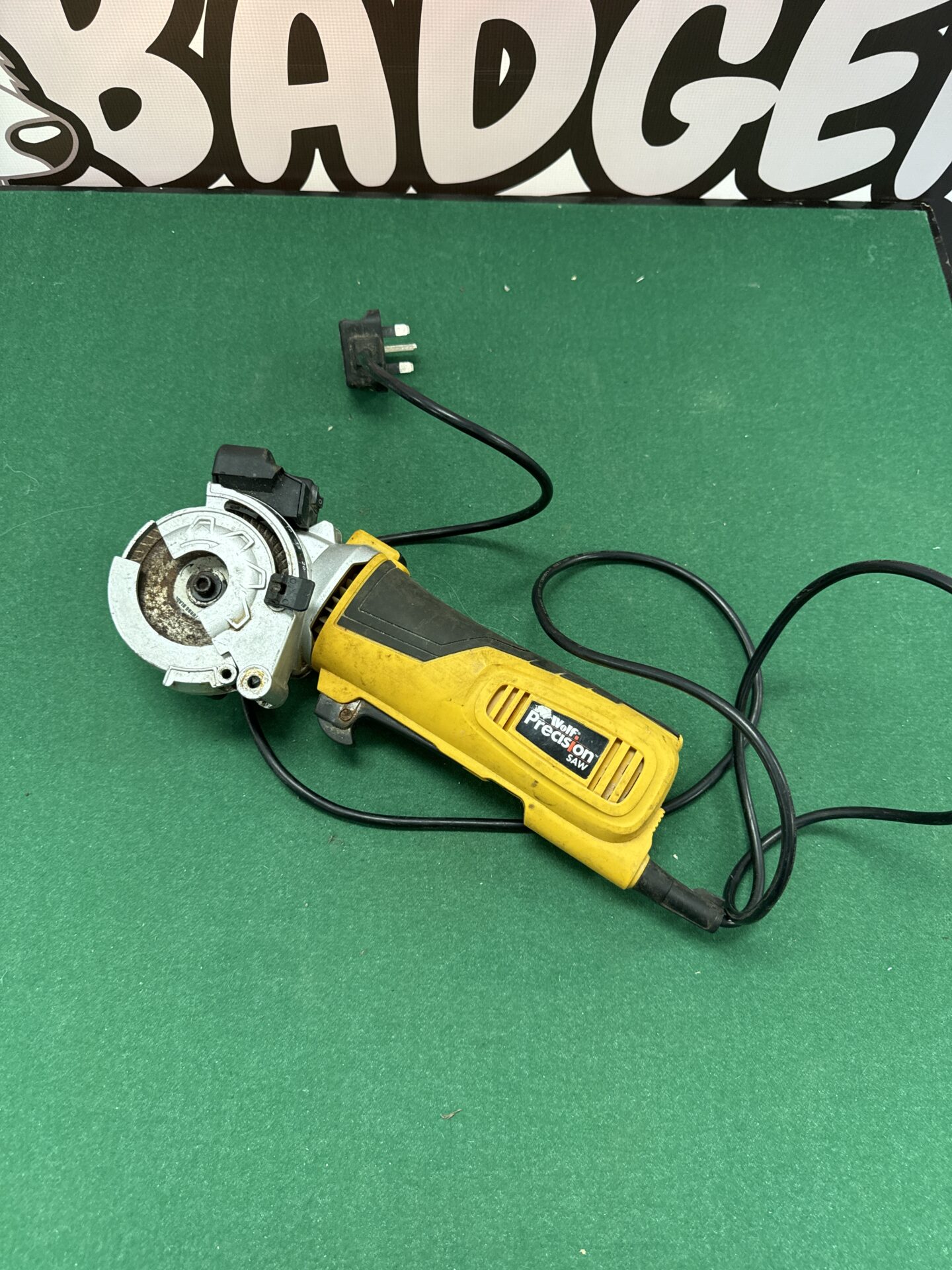 904 Wolf 600w precision plunge saw – working