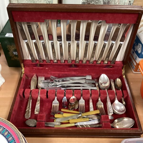 Vintage silver plated cutlery set in a wooden case.