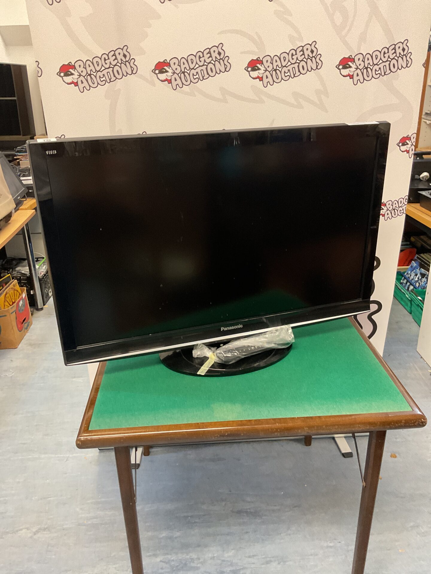 138 Panasonic 37” full HD TV with remote
