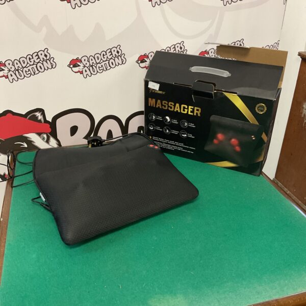 Handheld WOQQW massager for muscle relief and relaxation.