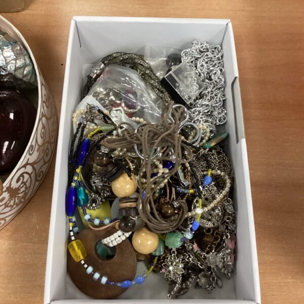 Costume jewellery lot with necklaces and beaded strands.