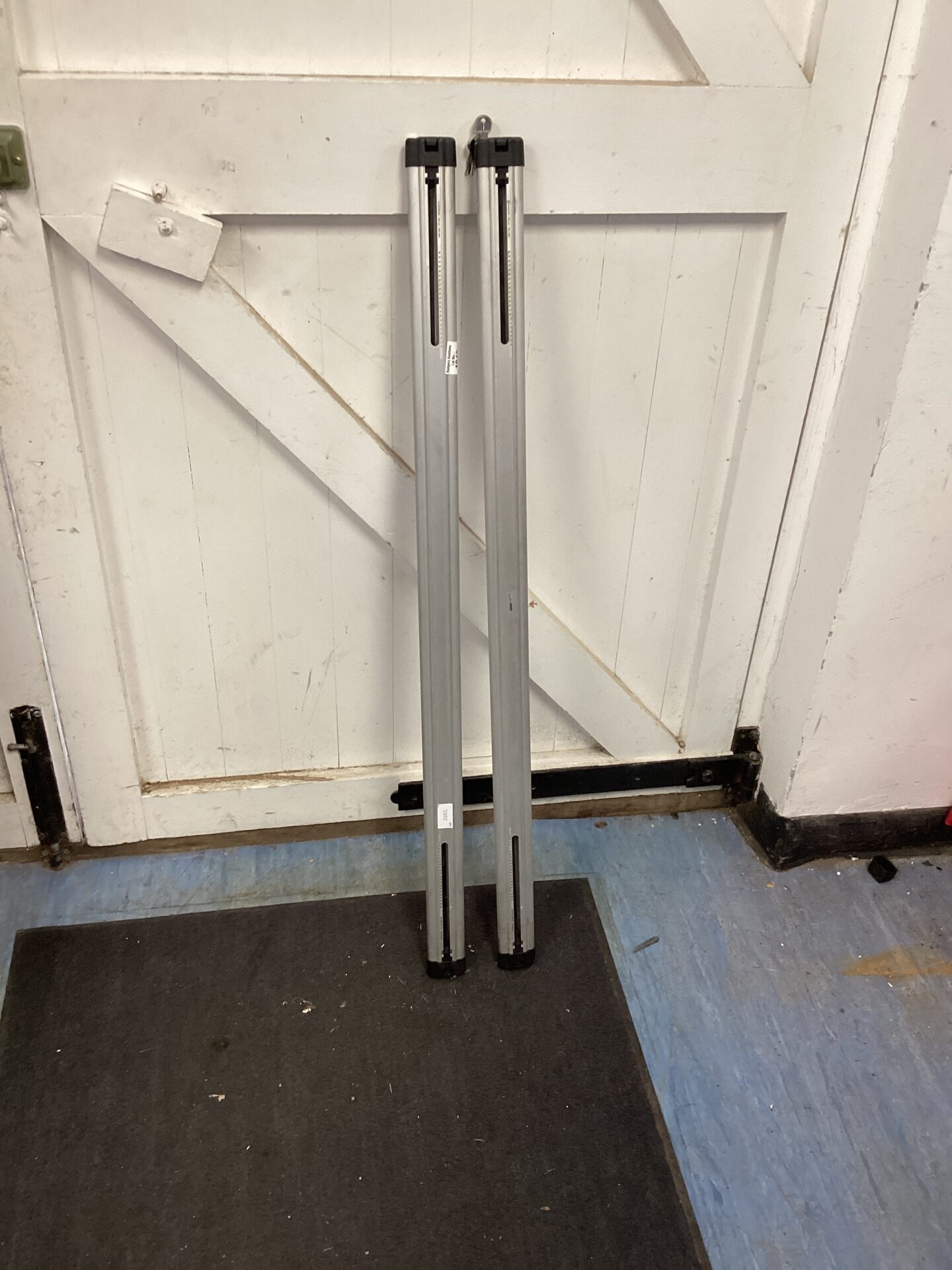 1066 Adjusting Car Roof Bars
