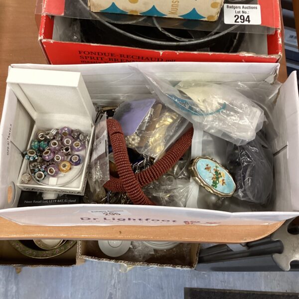 Costume jewellery lot with beads, earrings, and brooches.
