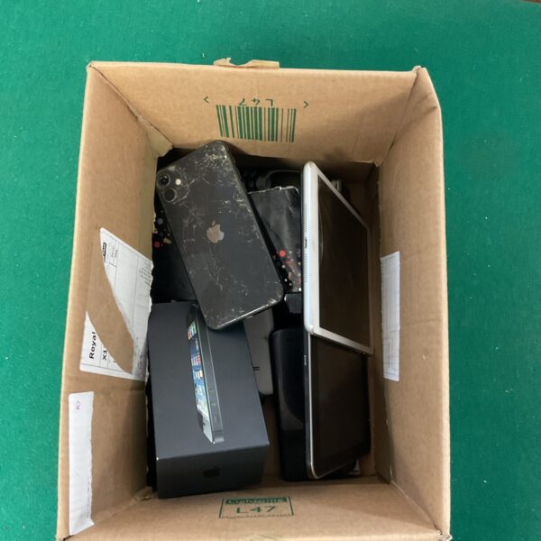 Mixed lot of iPhones, iPads and other electrical devices.