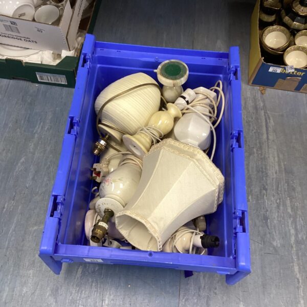Mixed lot of vintage table lamps and shades for restoration.