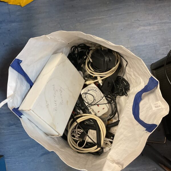 Mixed electric cable lot with BT Fusion adapter for Bluetooth connectivity.