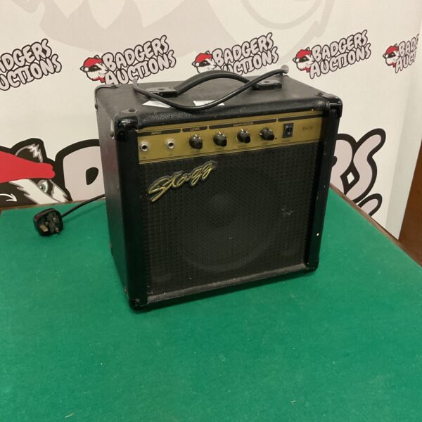 Compact Stagg BA-10 guitar amplifier for practice.