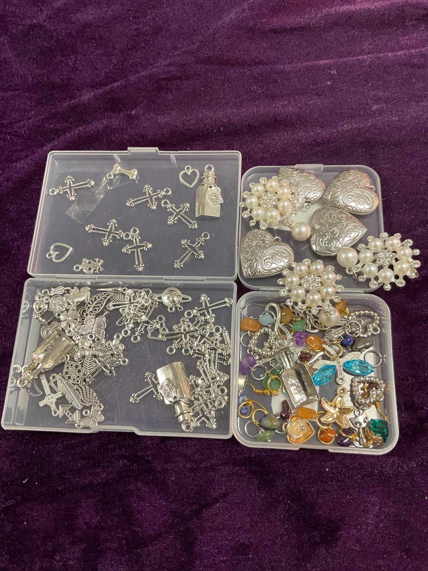 827 Two Trays of Jewellery makers pendants charms and earrings