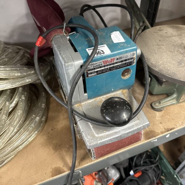 Wolf 4” 1040w belt sander in used condition.