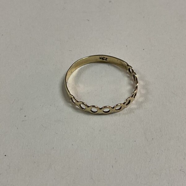 Delicate 9ct gold Celtic ring, size L, vintage jewellery.