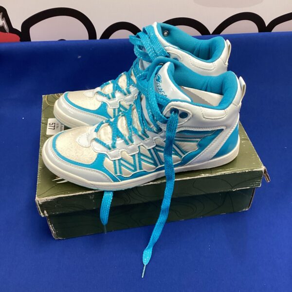 New girls size 5 Osaga trainers in vibrant colours.