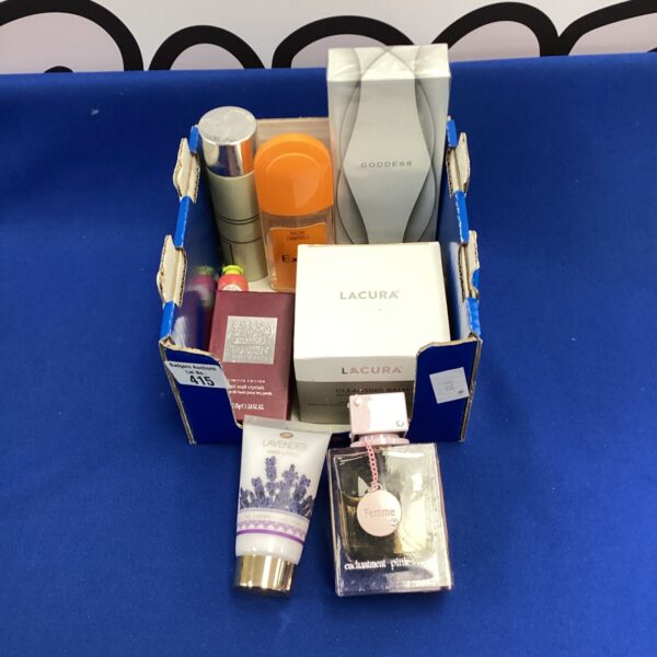 Tray of cosmetic mixed lot including Lacura and Baylis & Harding products.