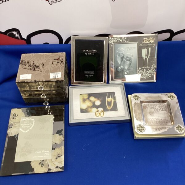 Mirrored jewellery box set with anniversary frame and candle plate.