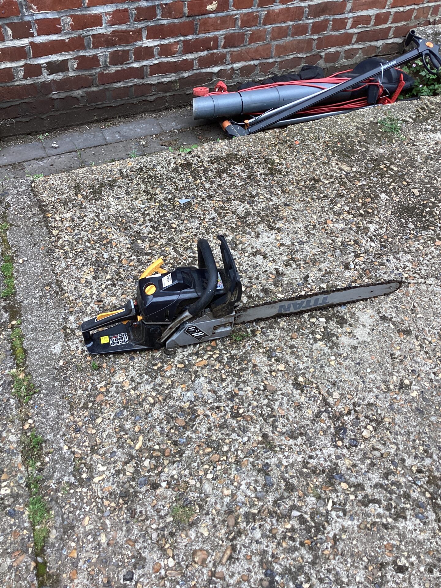 1094 Titan Chainsaw