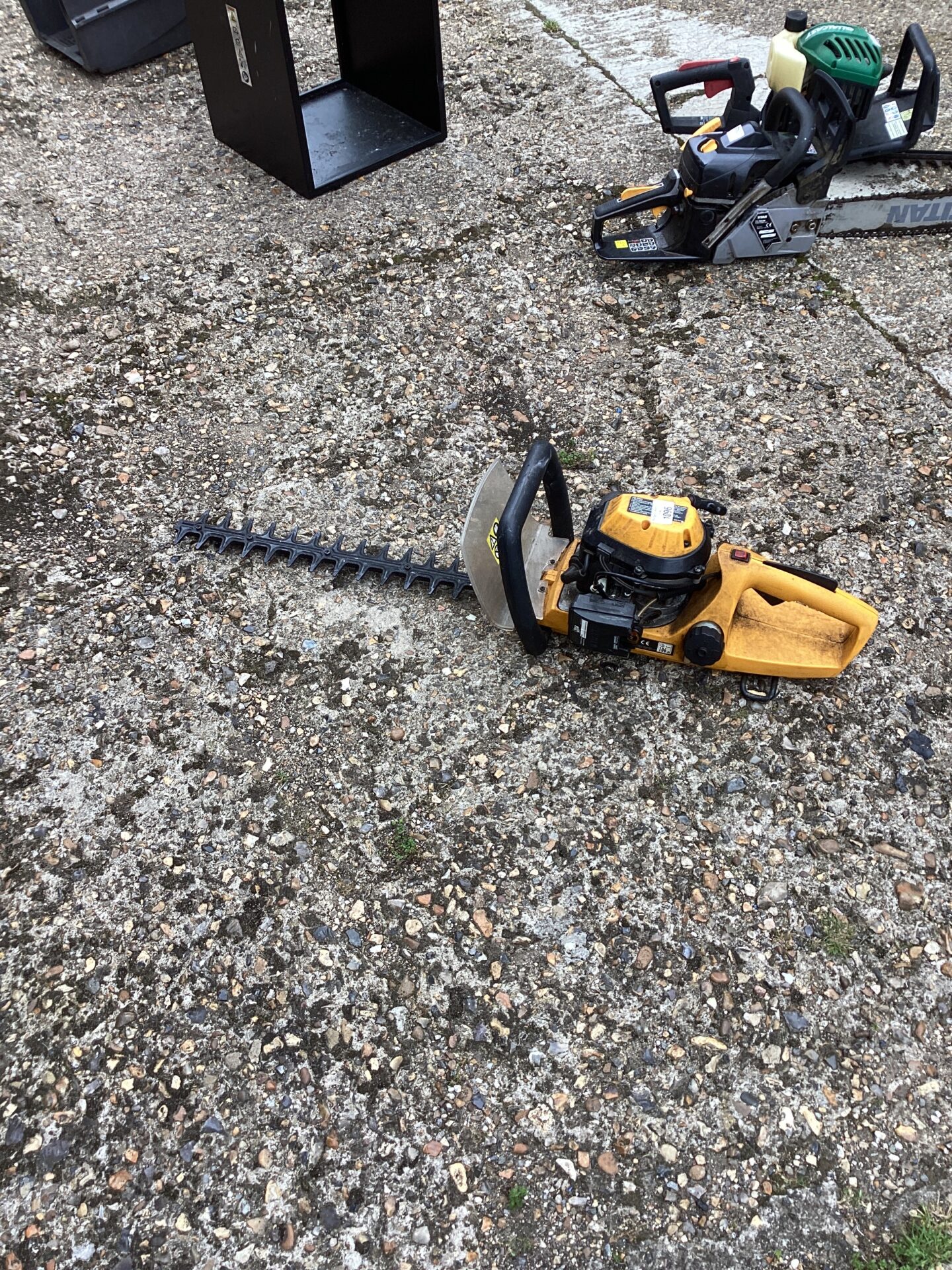 1158 Petrol Hedge Cutter