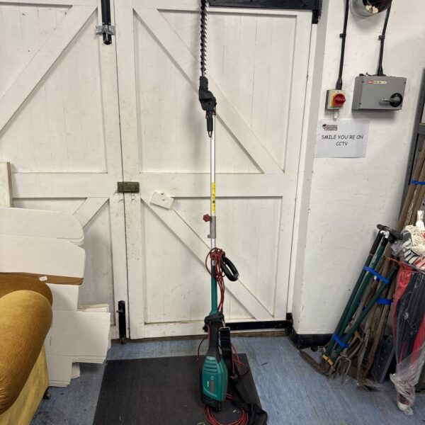 Bosch AMW 10 pole hedge cutter in used condition.