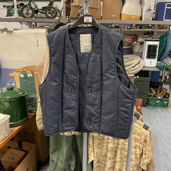 Vintage jacket liner, size Regular 44, quilted design.